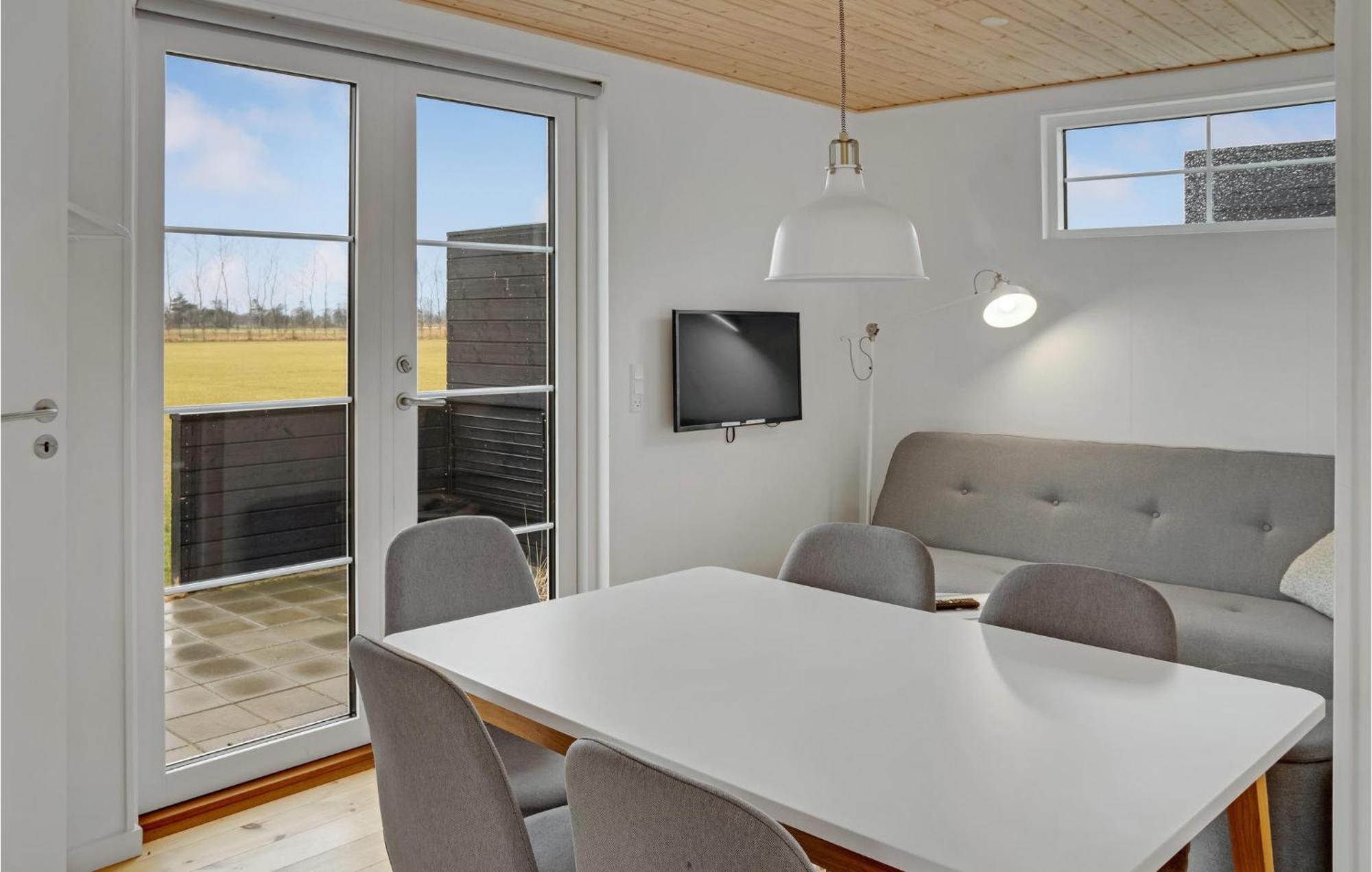 2 Bedroom Gorgeous Apartment In Vaeggerlose Bøtø By Exterior foto