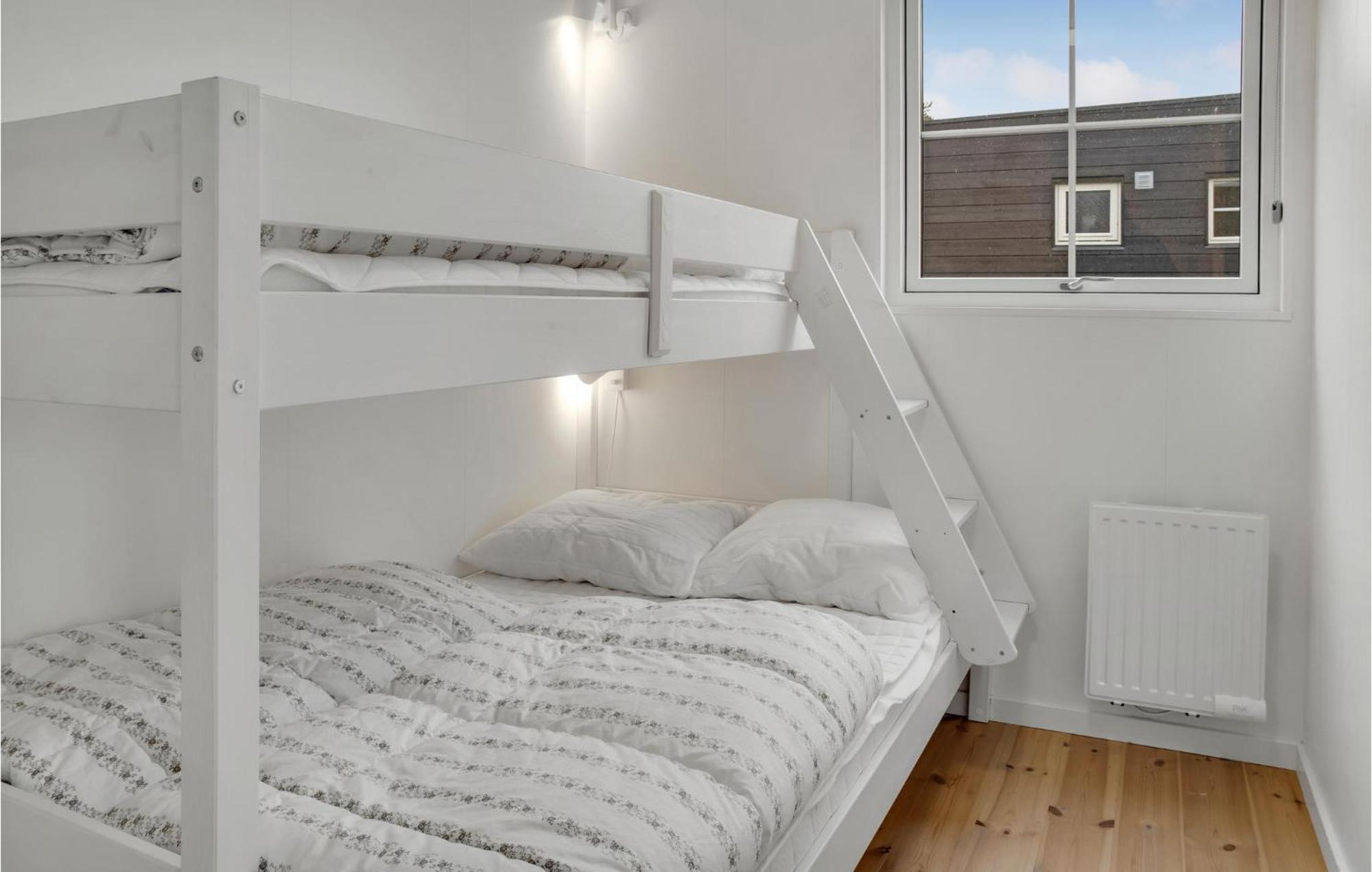 2 Bedroom Gorgeous Apartment In Vaeggerlose Bøtø By Exterior foto
